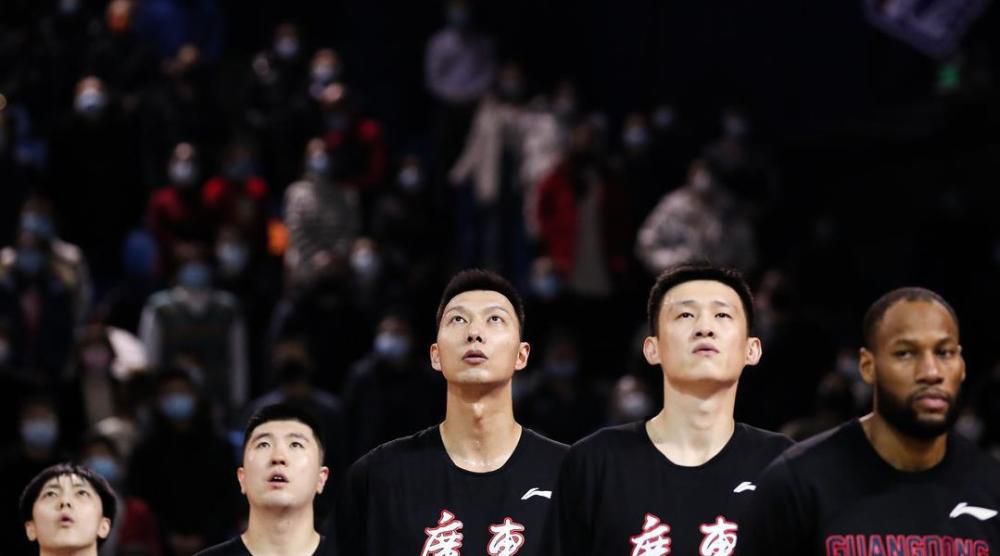 比赛焦点瞬间：第7分钟，马伦右路禁区晃开防守球员后小角度爆射打在边网上。